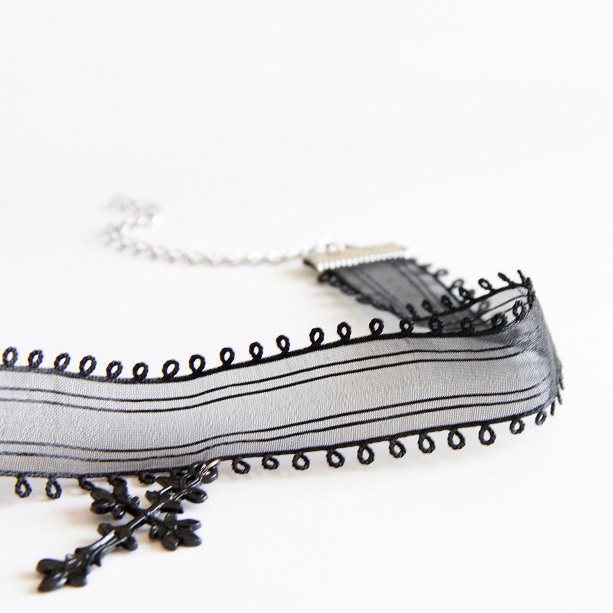 Halloween Black Mesh Lace Loop Edge Choker Necklace | Gothic Cross Drop Pendant Chain Clasp Vampire Dark Aesthetic Halloween Costume Jewelry