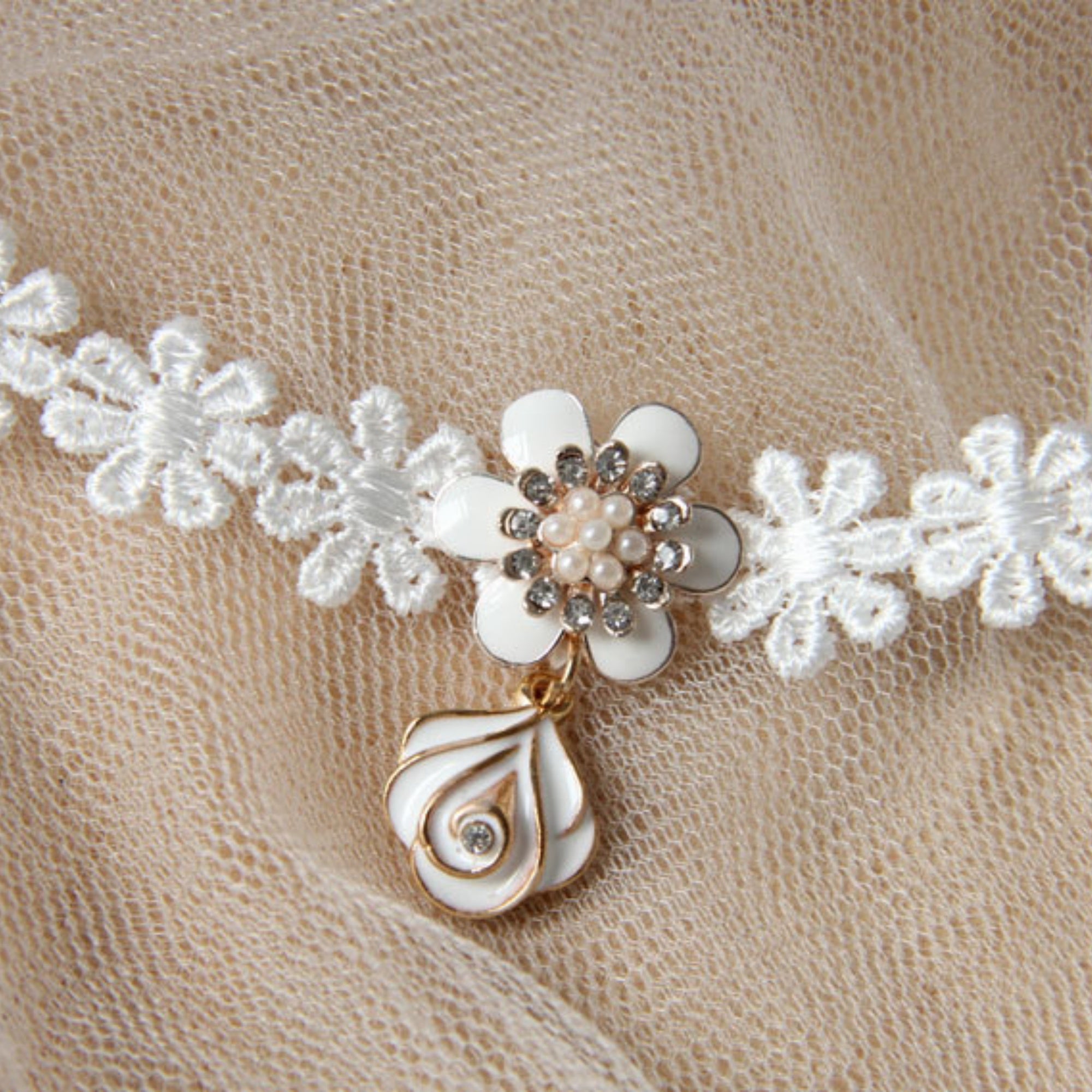 Halloween White Daisy Flower Lace Choker Necklace | Gold White Enamel Flame Drop Ghost Bride Fallen Angel White Witch Halloween Costume Jewelry Gift