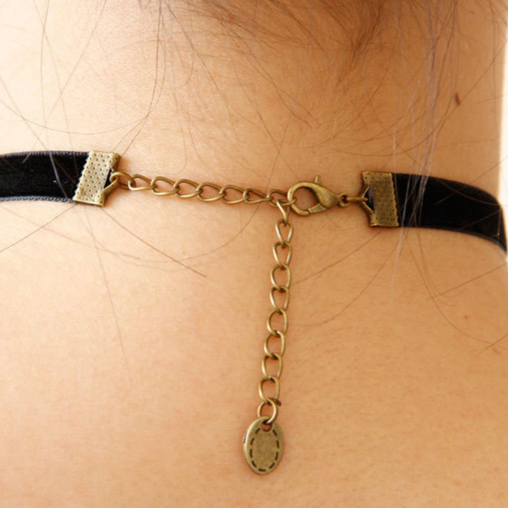 Halloween Black Velvet Thin Choker Necklace | Antique Bronze Engraved Heart Pendant Gothic Y2K Sweet Dark Halloween Costume Jewelry Gift