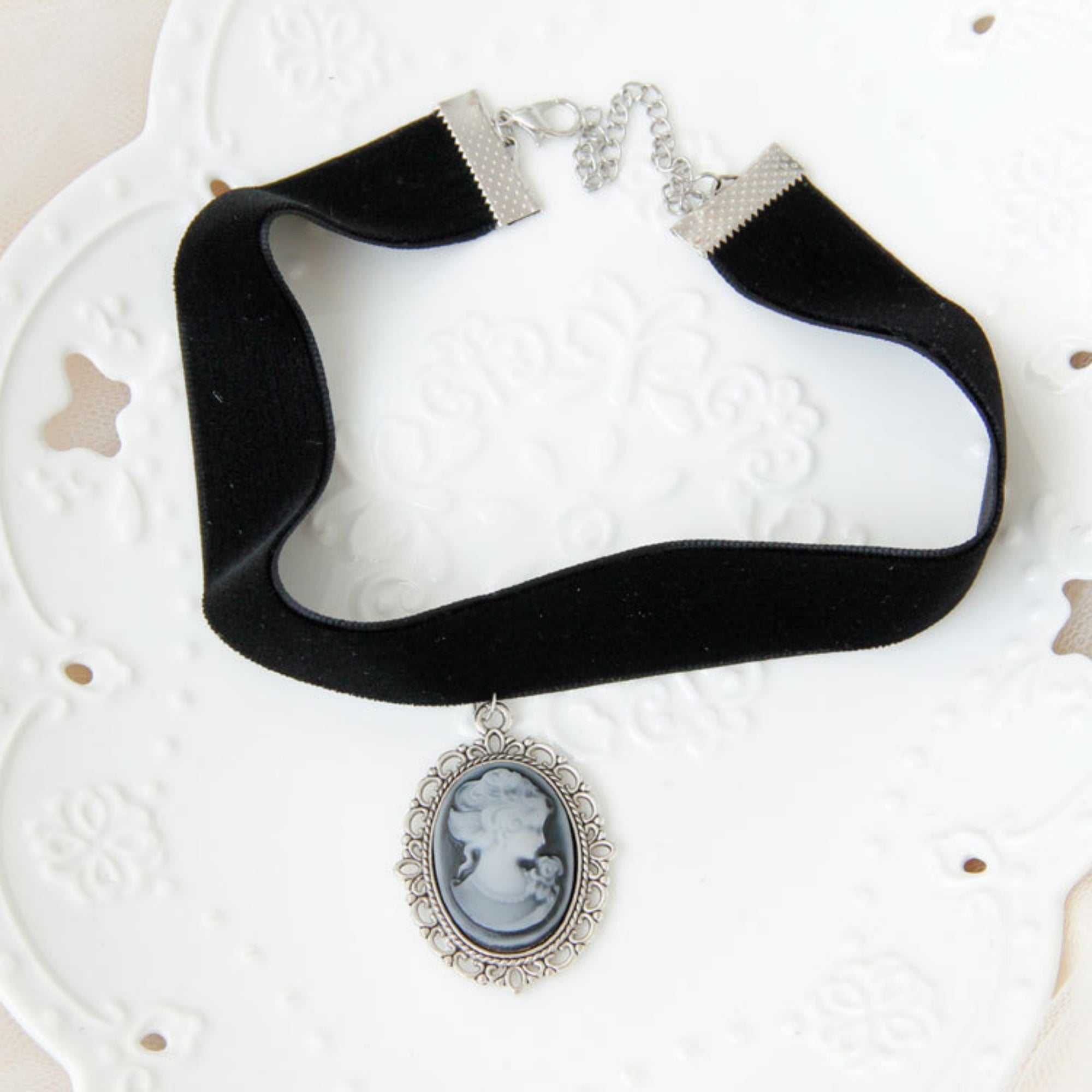 Halloween Black Velvet Cameo Choker Necklace | Victorian Vampire Lady Portrait Pendant Antique Silver Gothic Halloween Costume Jewelry Gift