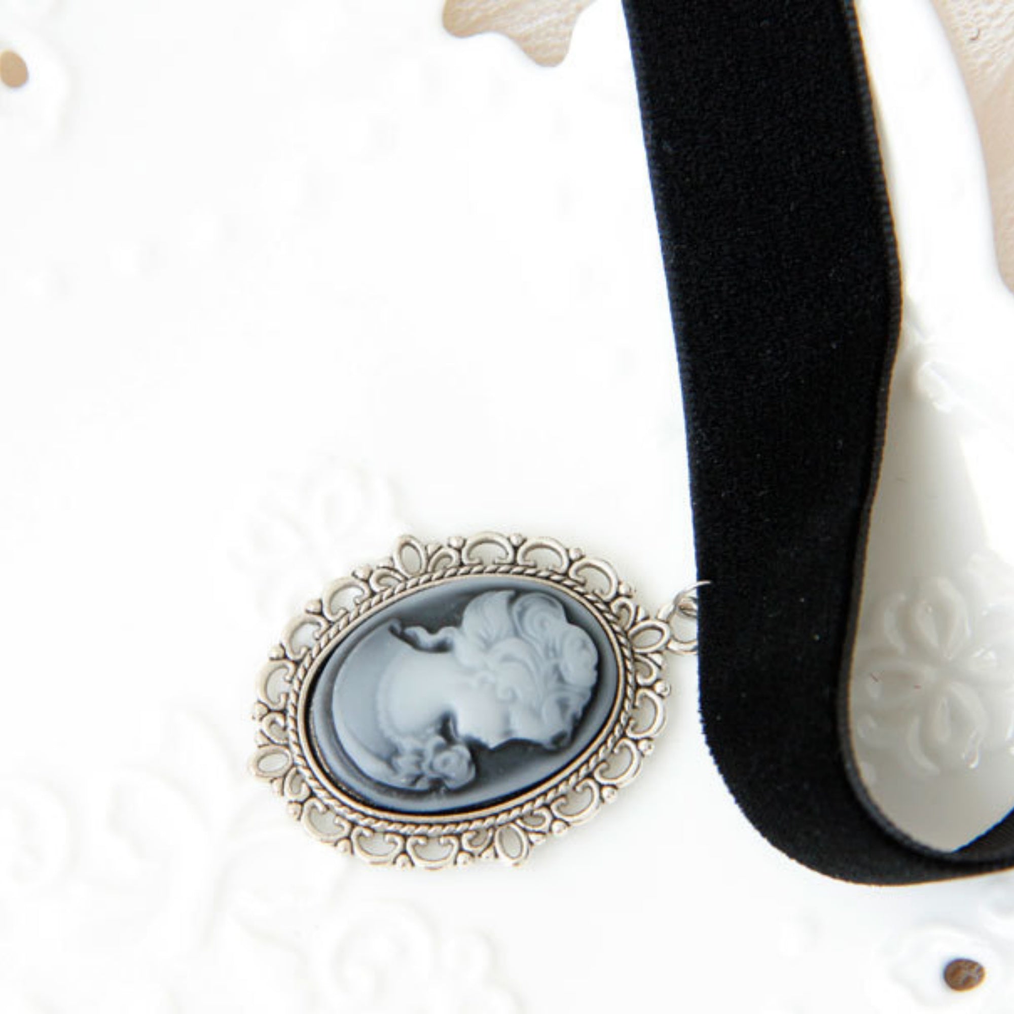 Halloween Black Velvet Cameo Choker Necklace | Victorian Vampire Lady Portrait Pendant Antique Silver Gothic Halloween Costume Jewelry Gift