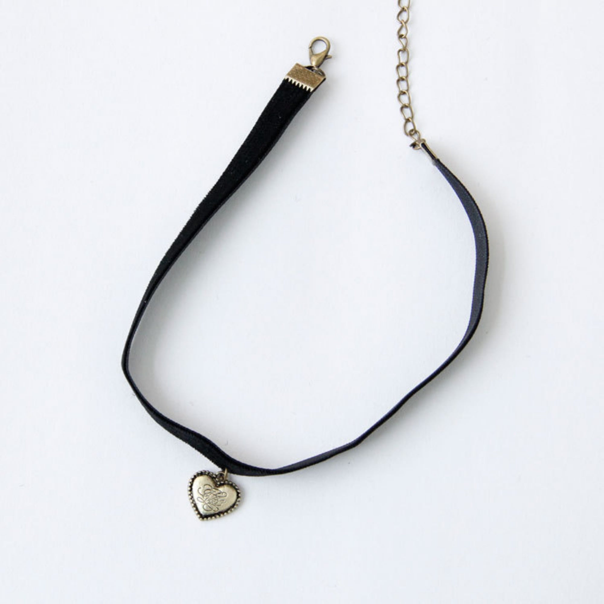 Halloween Black Velvet Thin Choker Necklace | Antique Bronze Engraved Heart Pendant Gothic Y2K Sweet Dark Halloween Costume Jewelry Gift