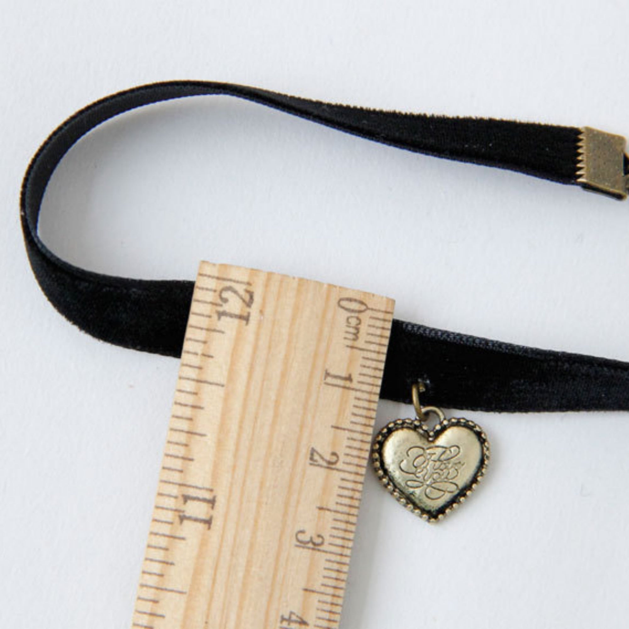 Halloween Black Velvet Thin Choker Necklace | Antique Bronze Engraved Heart Pendant Gothic Y2K Sweet Dark Halloween Costume Jewelry Gift